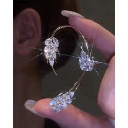 1pc Crystal Wheat Pattern Ear Climber