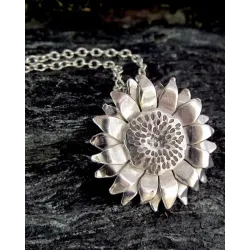 1pc Trendy Sunflower Shaped Pendant Necklace